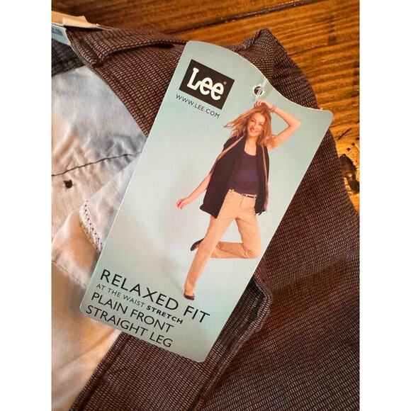 NWT Lee Relaxed Fit At The Waist Stretch Plain Front Straight Leg Pants 18 Med - Picture 6 of 10